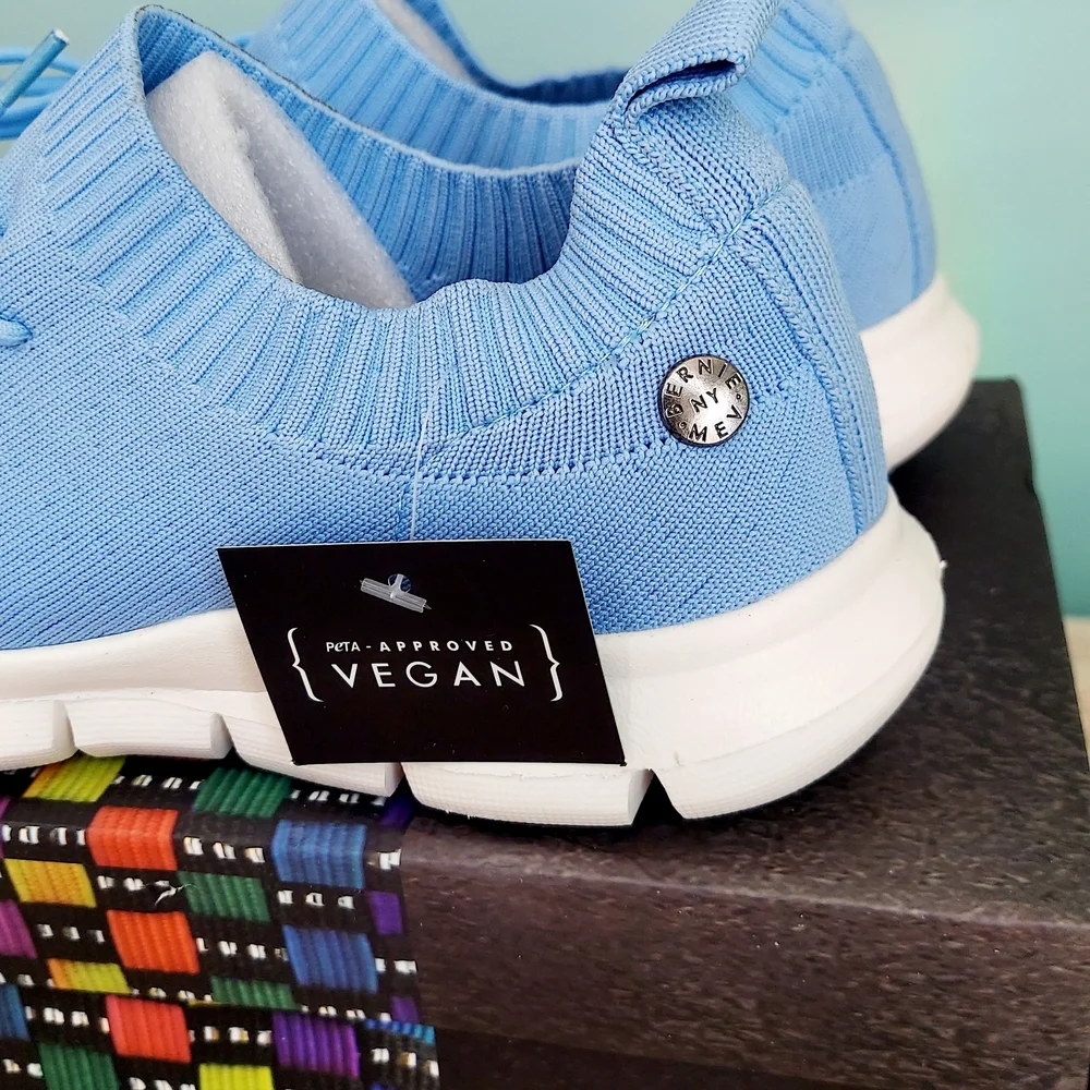 Bernie Mev Plush Blue & Cream Memory Foam Vegan Sneakers Women's Size 6 & 10 NWT - Picture 4 of 12